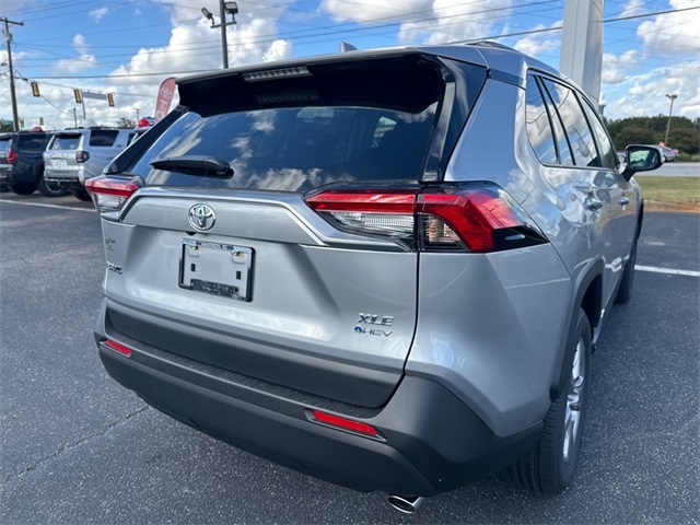 2025 Toyota RAV4 Hybrid XLE photo 3