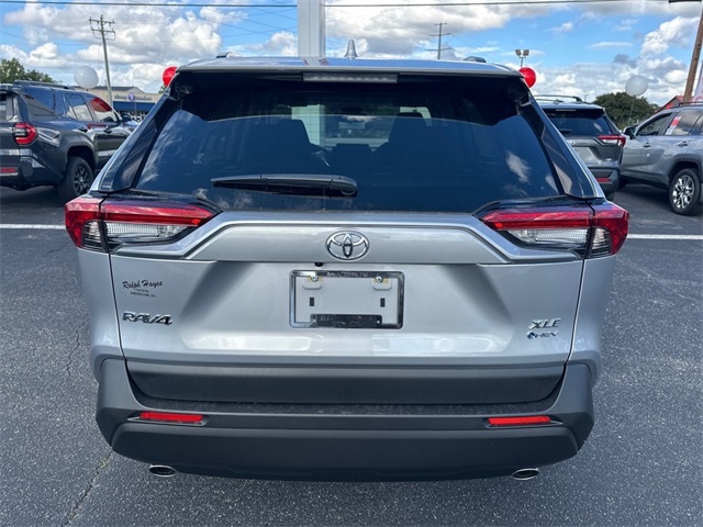 2025 Toyota RAV4 Hybrid XLE photo 4