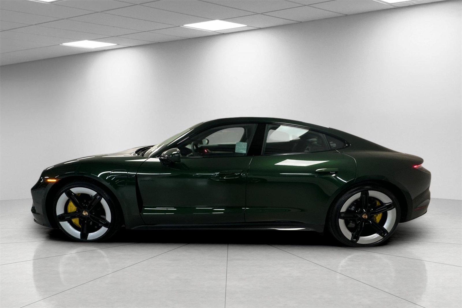 2025 Porsche Taycan GTS photo 2