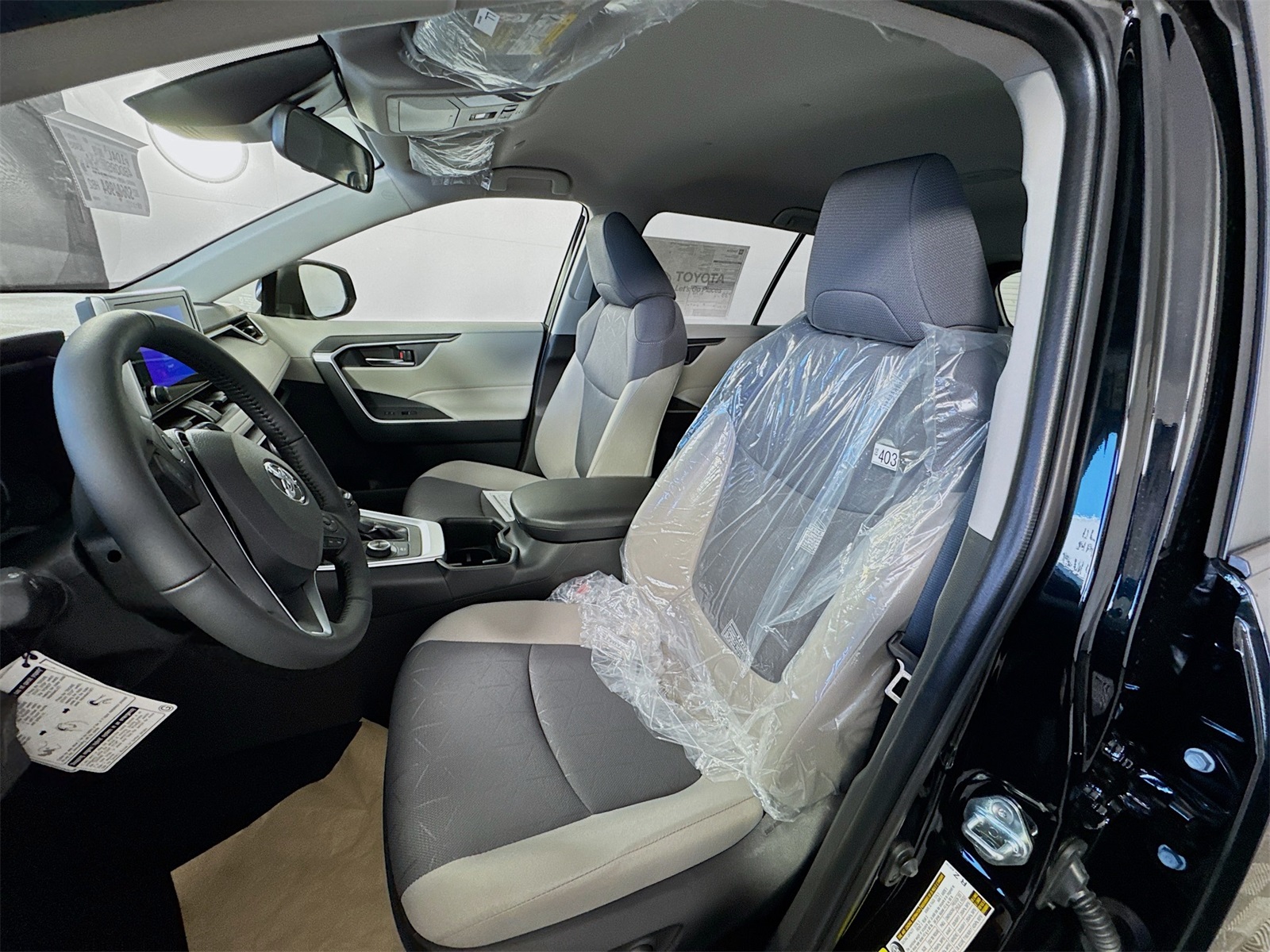 2025 Toyota RAV4 Hybrid XLE photo 10
