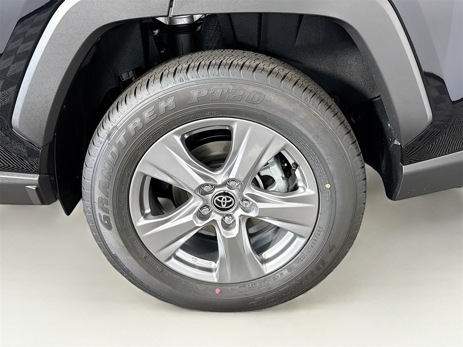 2025 Toyota RAV4 Hybrid XLE photo 15