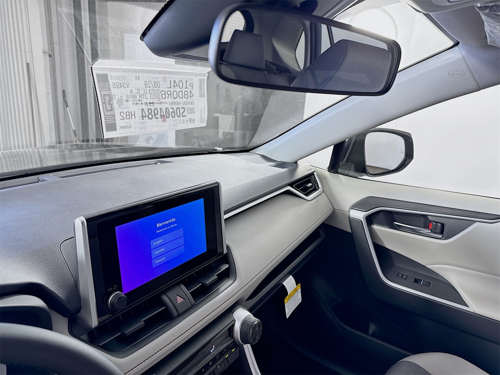 2025 Toyota RAV4 Hybrid XLE photo 5