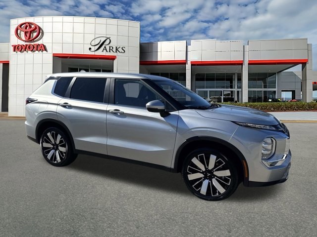 2025 Mitsubishi Outlander SE's photo