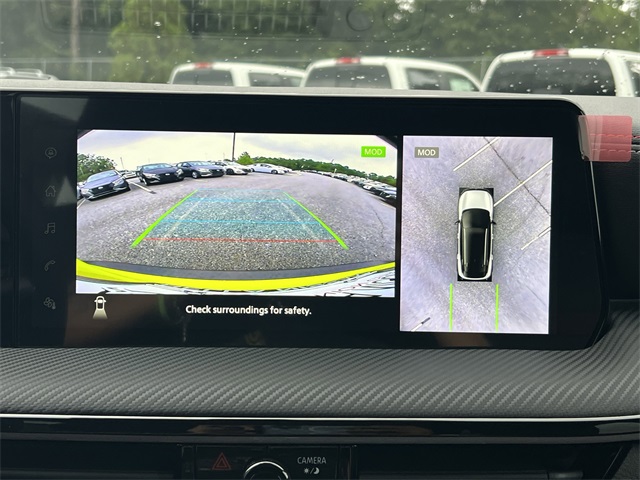 2025 Nissan Kicks SR photo 2