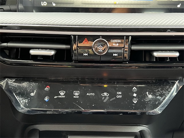 2025 Nissan Kicks SR photo 3