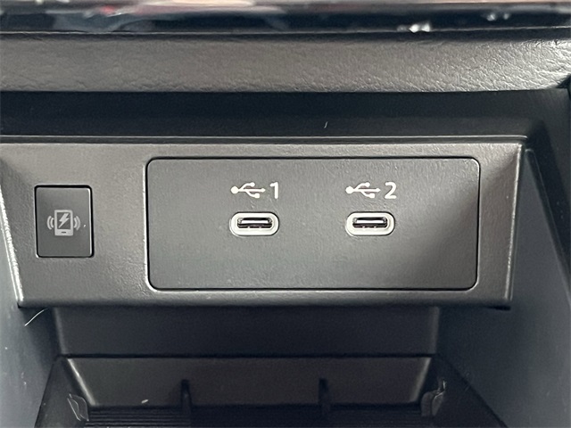 2025 Nissan Kicks SR photo 4