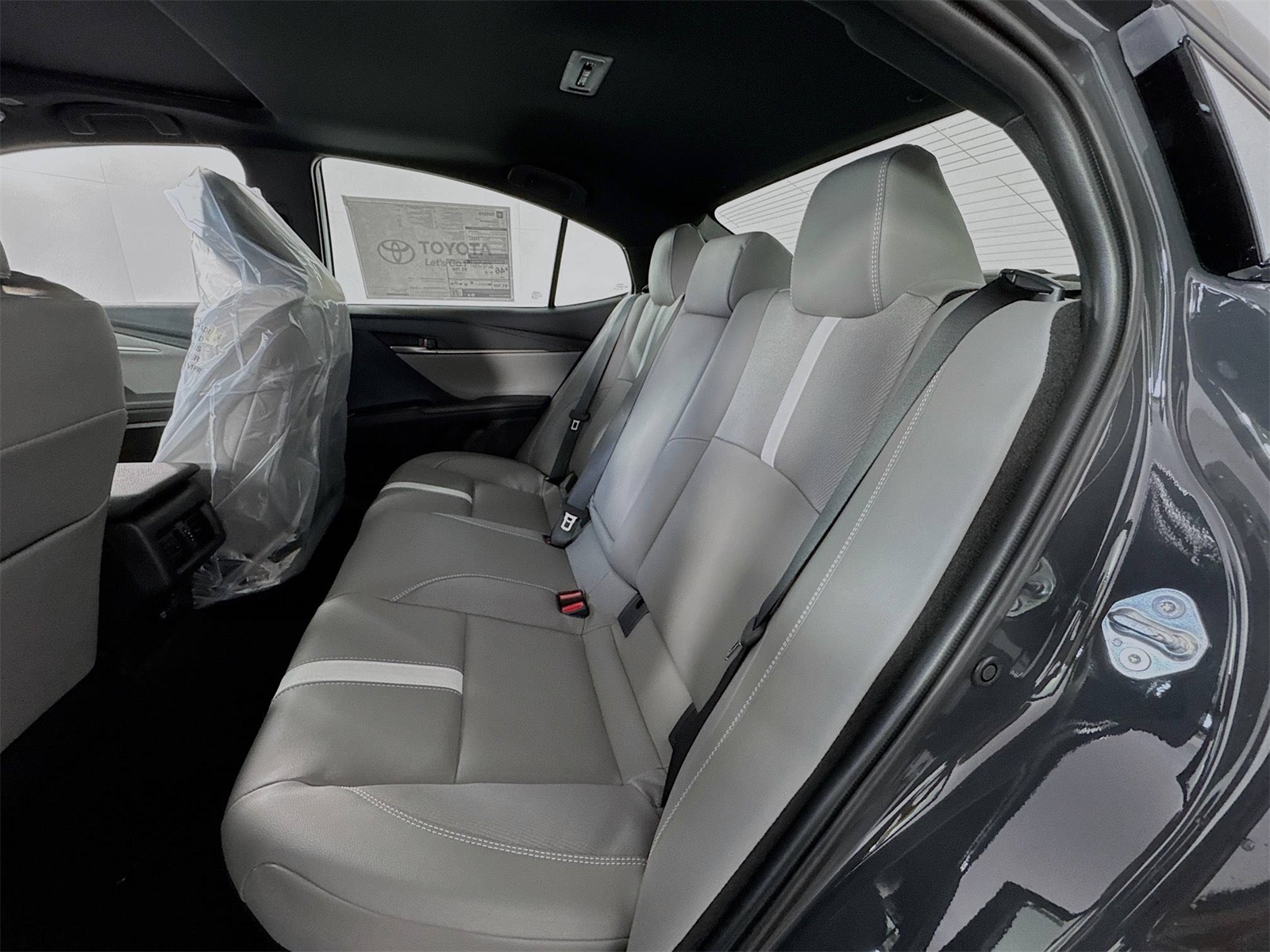 2025 Toyota Camry SE photo 9