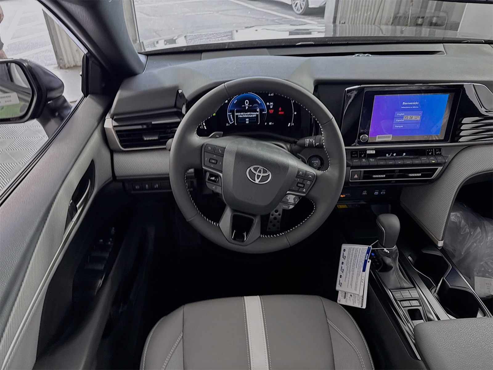 2025 Toyota Camry SE photo 10