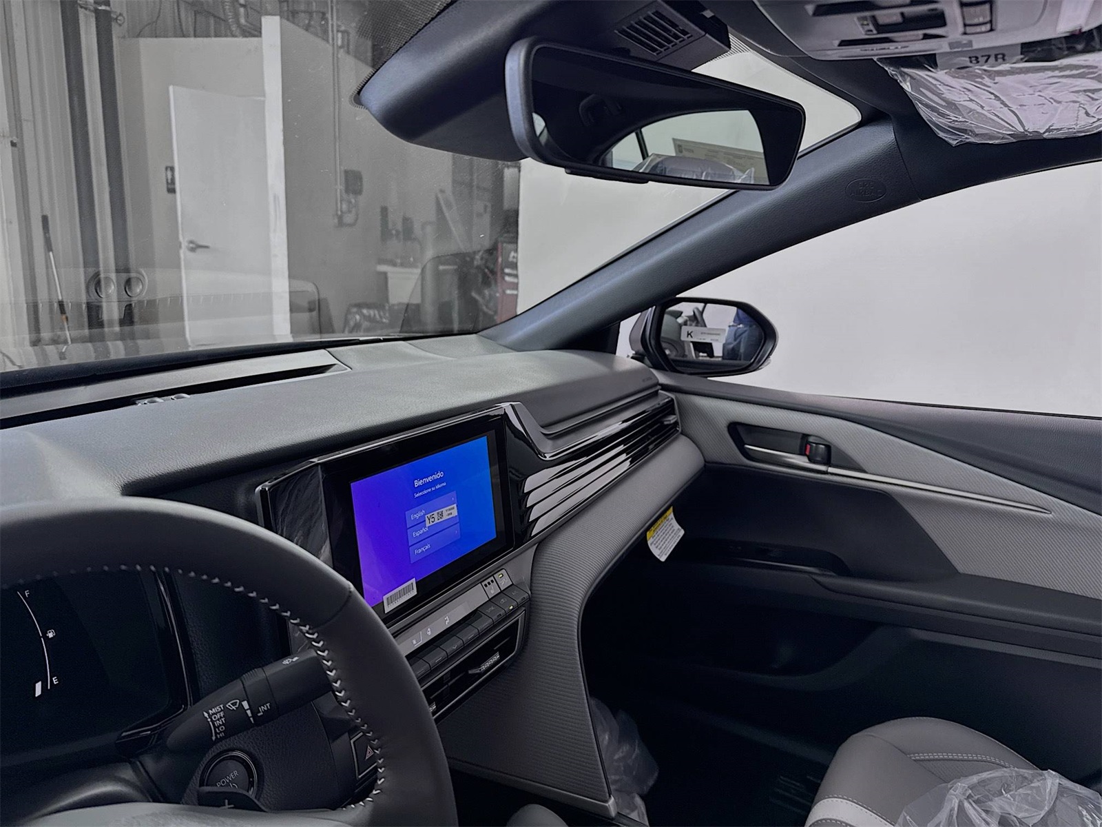 2025 Toyota Camry SE photo 4