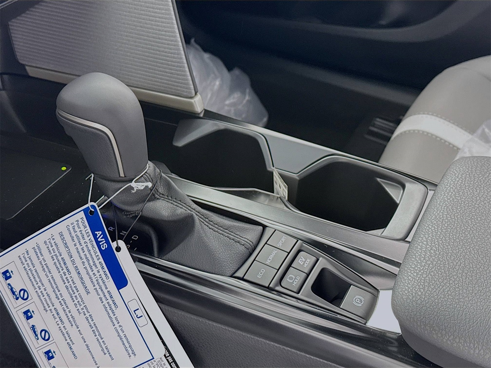2025 Toyota Camry SE photo 7