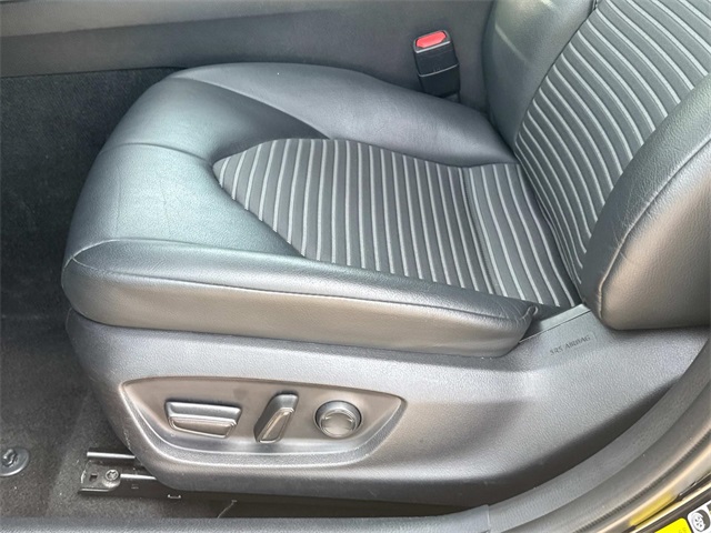 2023 Toyota Camry SE photo 16