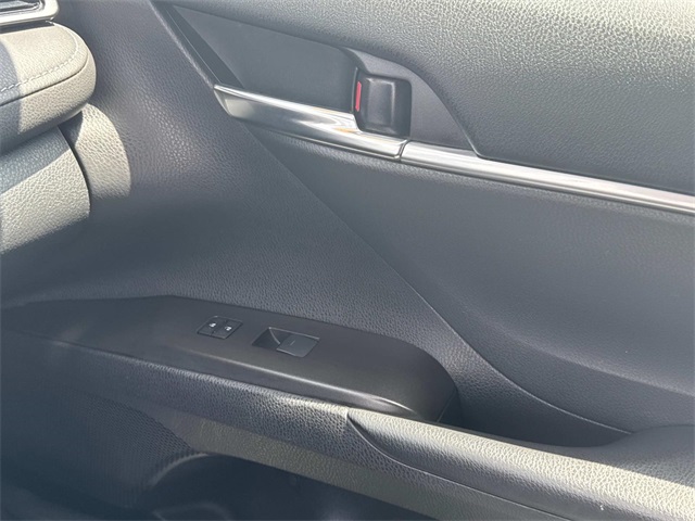 2023 Toyota Camry SE photo 18