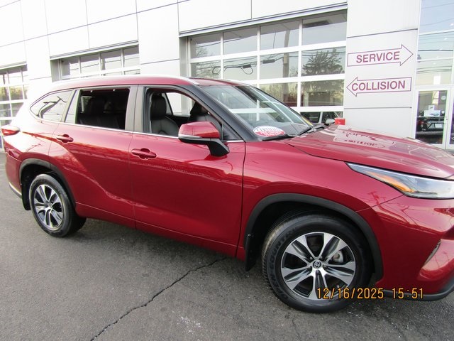 used 2023 Toyota Highlander car, priced at $36,999
