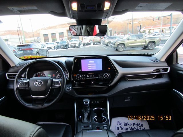 used 2023 Toyota Highlander car, priced at $36,999