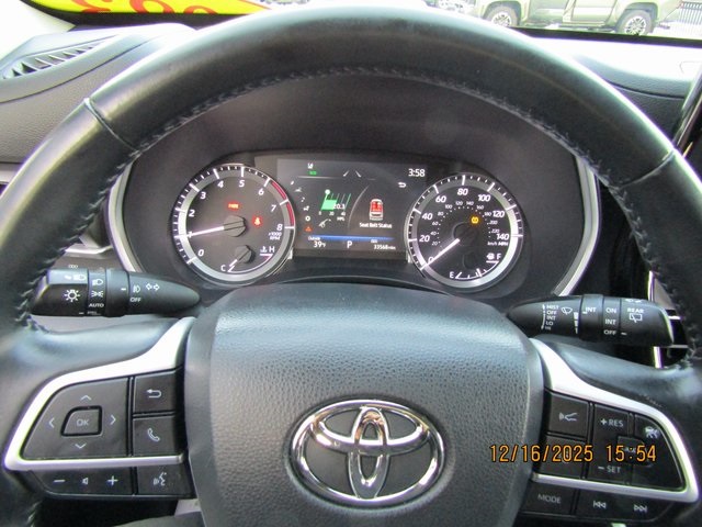 used 2023 Toyota Highlander car, priced at $36,999
