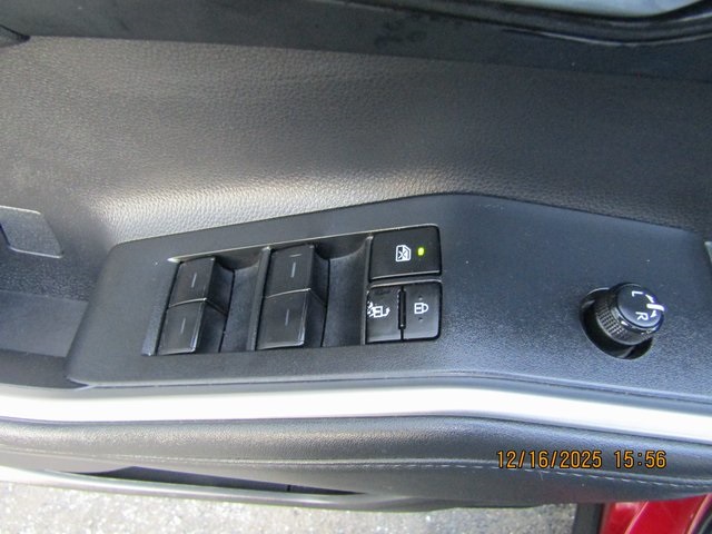 used 2023 Toyota Highlander car, priced at $36,999