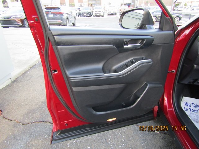 used 2023 Toyota Highlander car, priced at $36,999