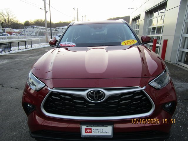 used 2023 Toyota Highlander car, priced at $36,999