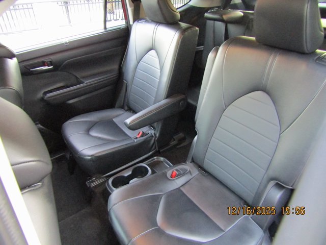 used 2023 Toyota Highlander car, priced at $36,999
