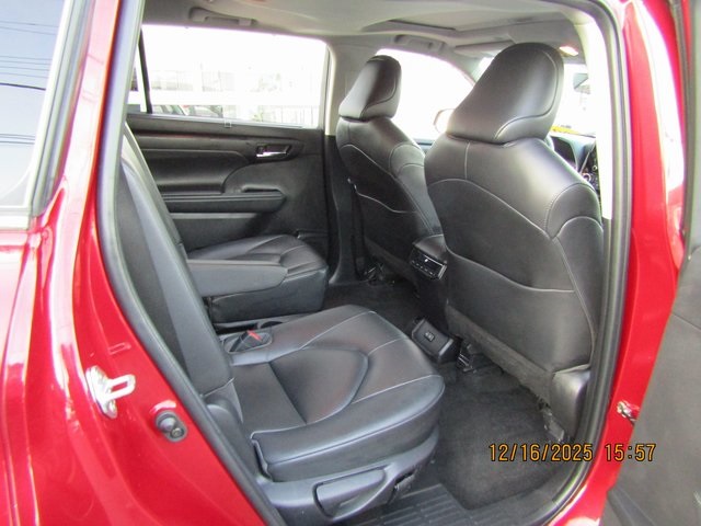 used 2023 Toyota Highlander car, priced at $36,999