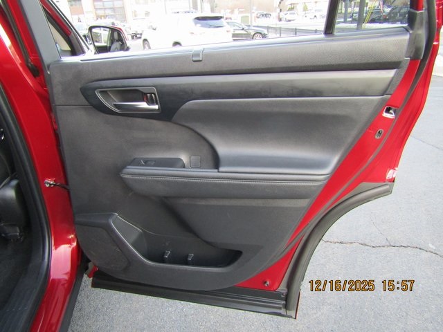 used 2023 Toyota Highlander car, priced at $36,999