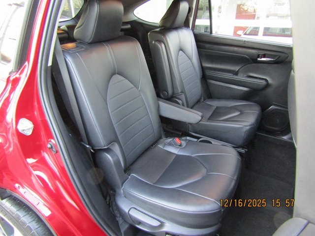 used 2023 Toyota Highlander car, priced at $36,999