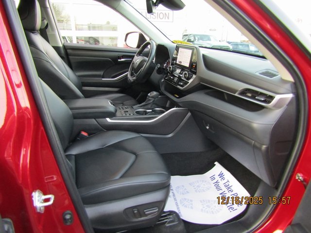 used 2023 Toyota Highlander car, priced at $36,999