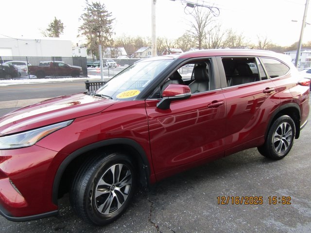 used 2023 Toyota Highlander car, priced at $36,999