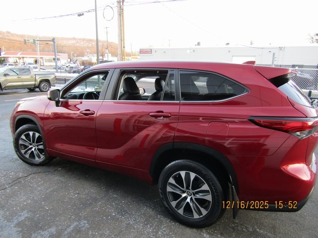 used 2023 Toyota Highlander car, priced at $36,999