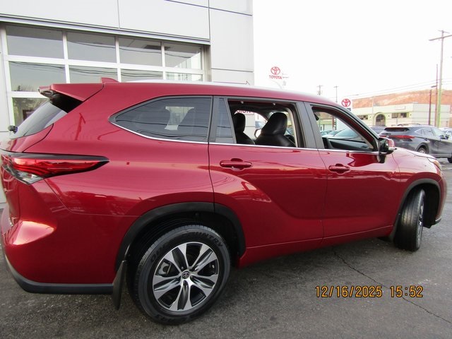 used 2023 Toyota Highlander car, priced at $36,999