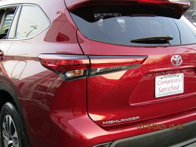 used 2023 Toyota Highlander car, priced at $36,999