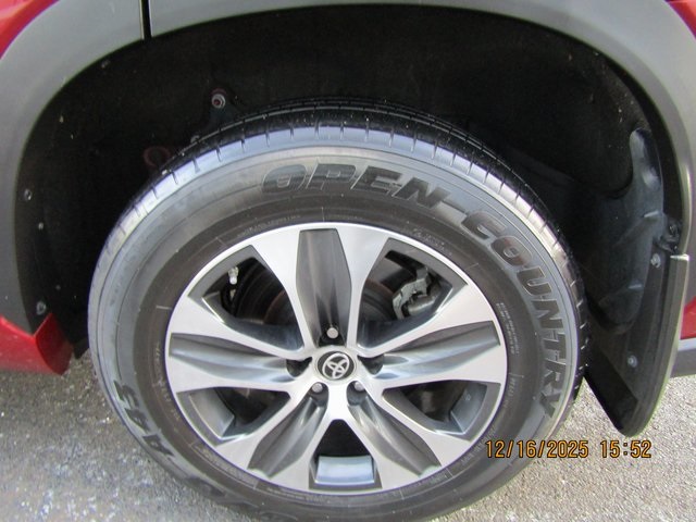 used 2023 Toyota Highlander car, priced at $36,999