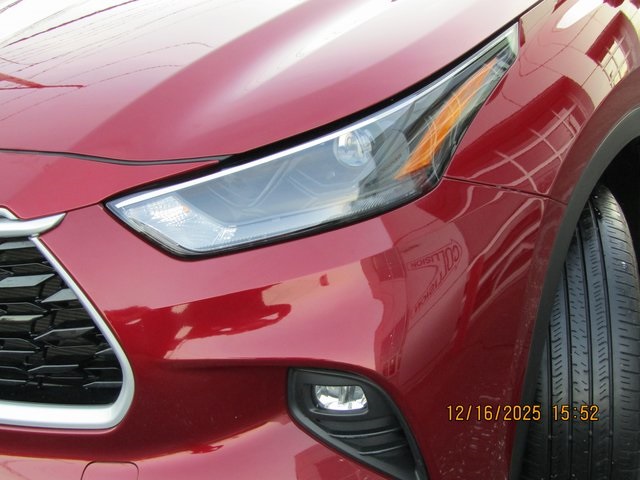 used 2023 Toyota Highlander car, priced at $36,999