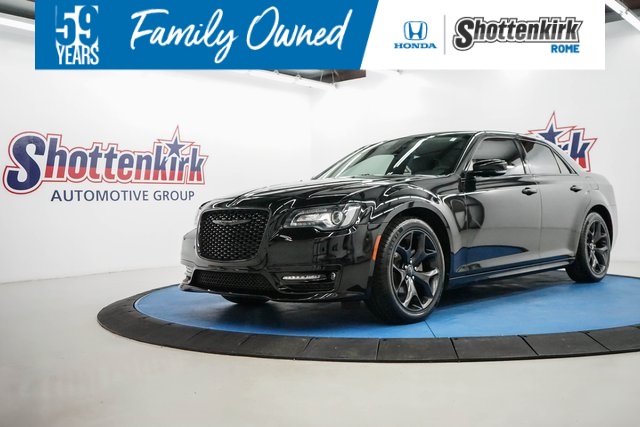 2022 Chrysler 300 Touring L's photo