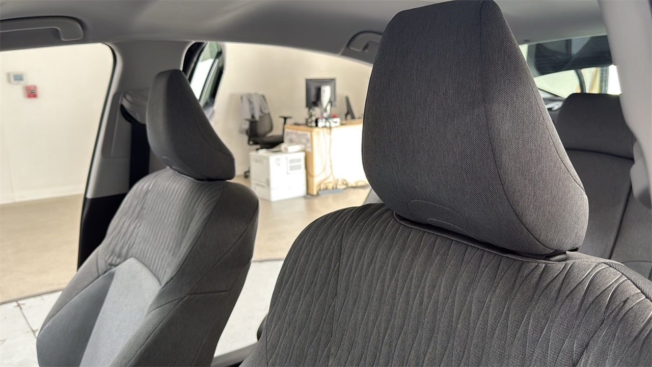 2025 Toyota Camry LE photo 13