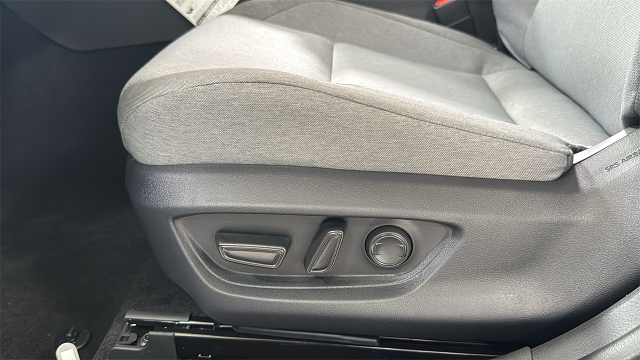 2025 Toyota Camry LE photo 14