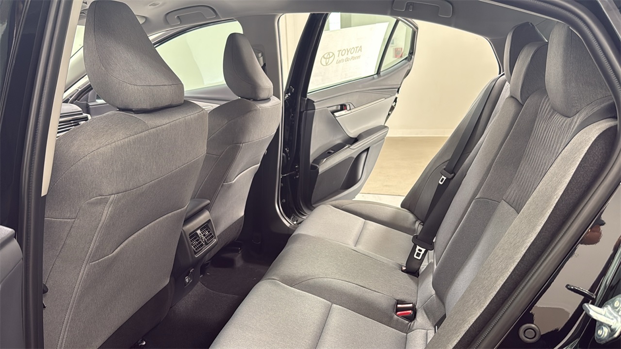 2025 Toyota Camry LE photo 15