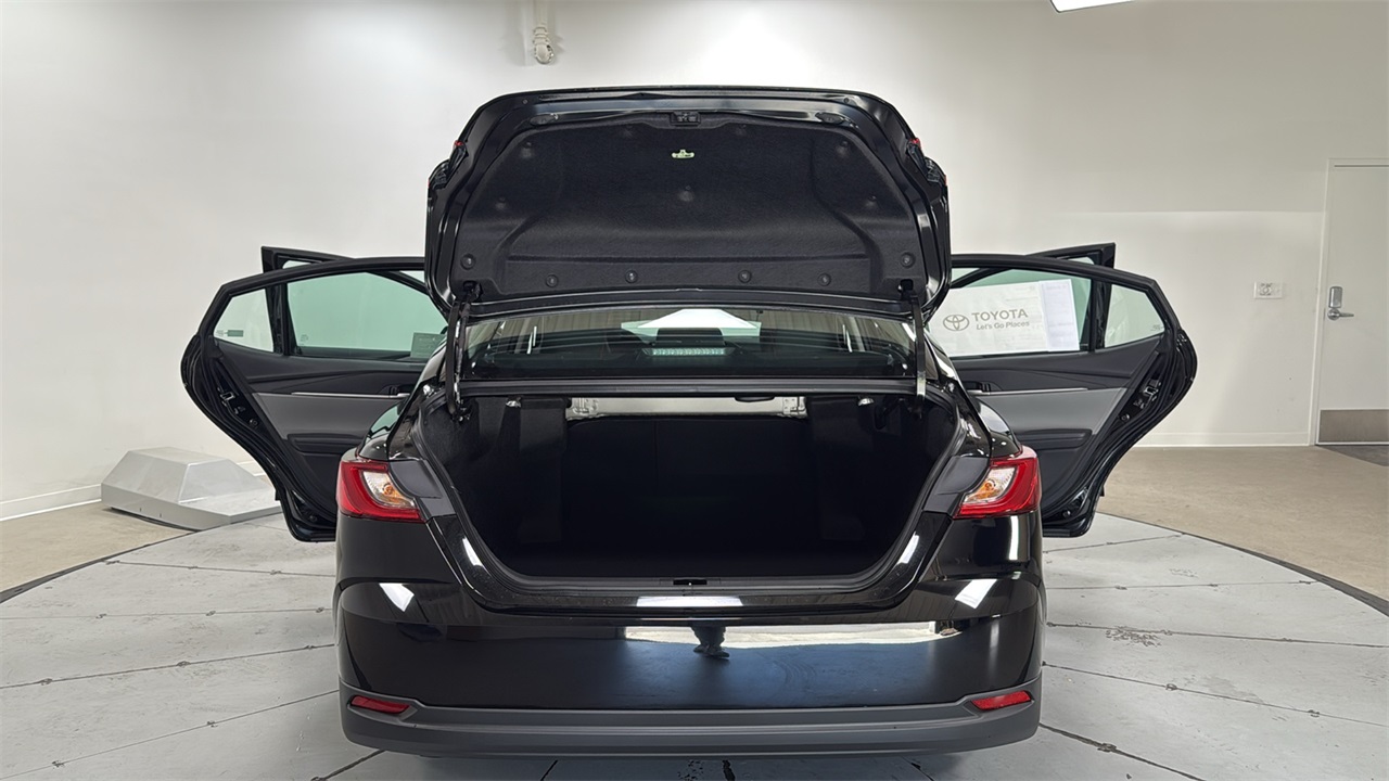 2025 Toyota Camry LE photo 16