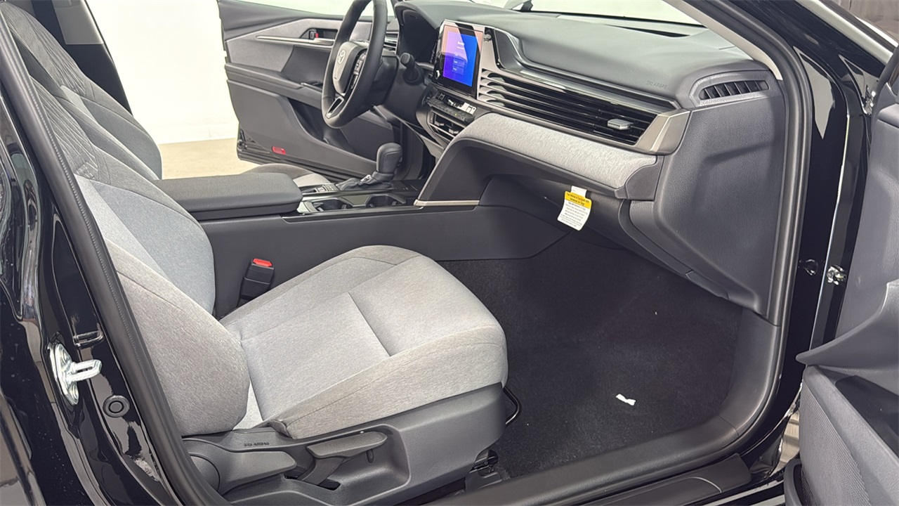 2025 Toyota Camry LE photo 18