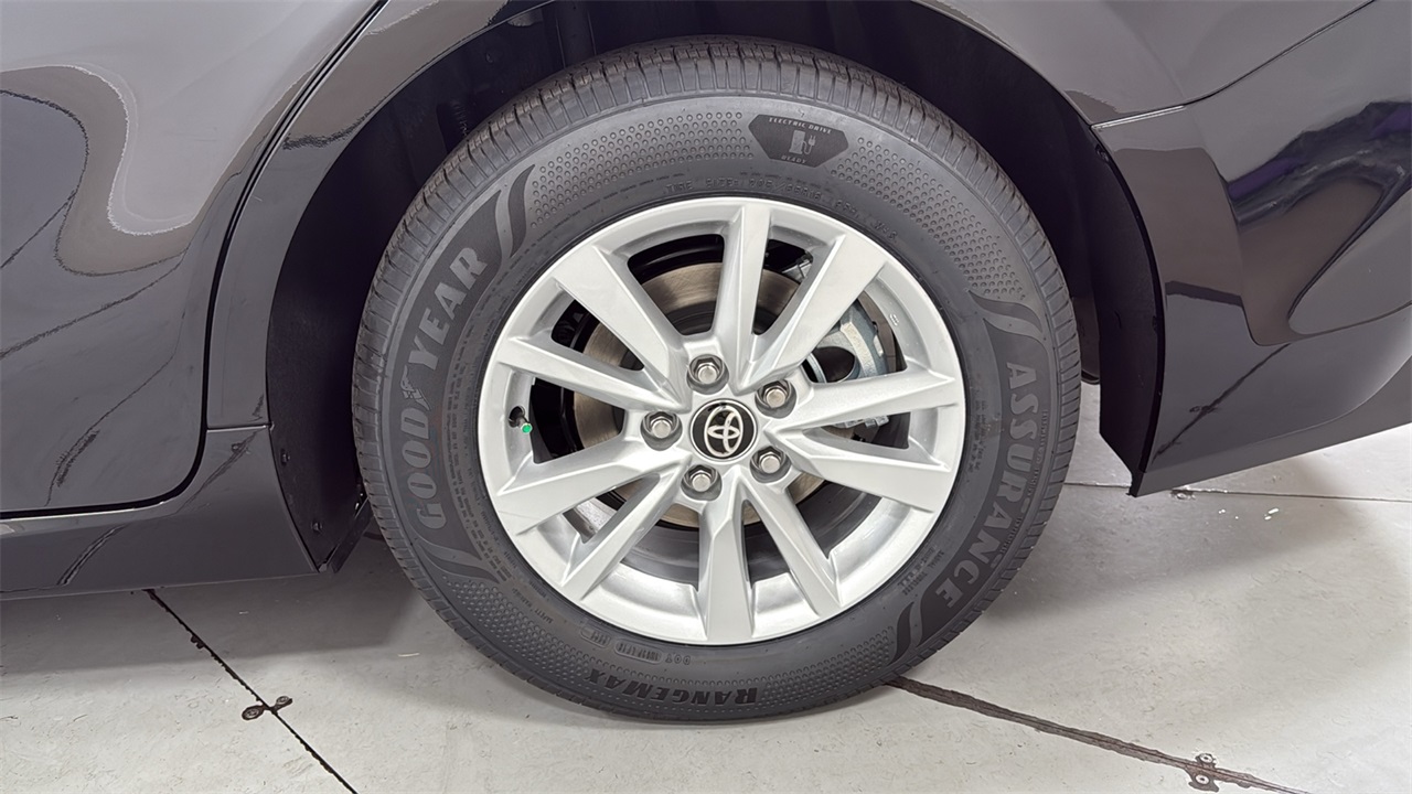 2025 Toyota Camry LE photo 23