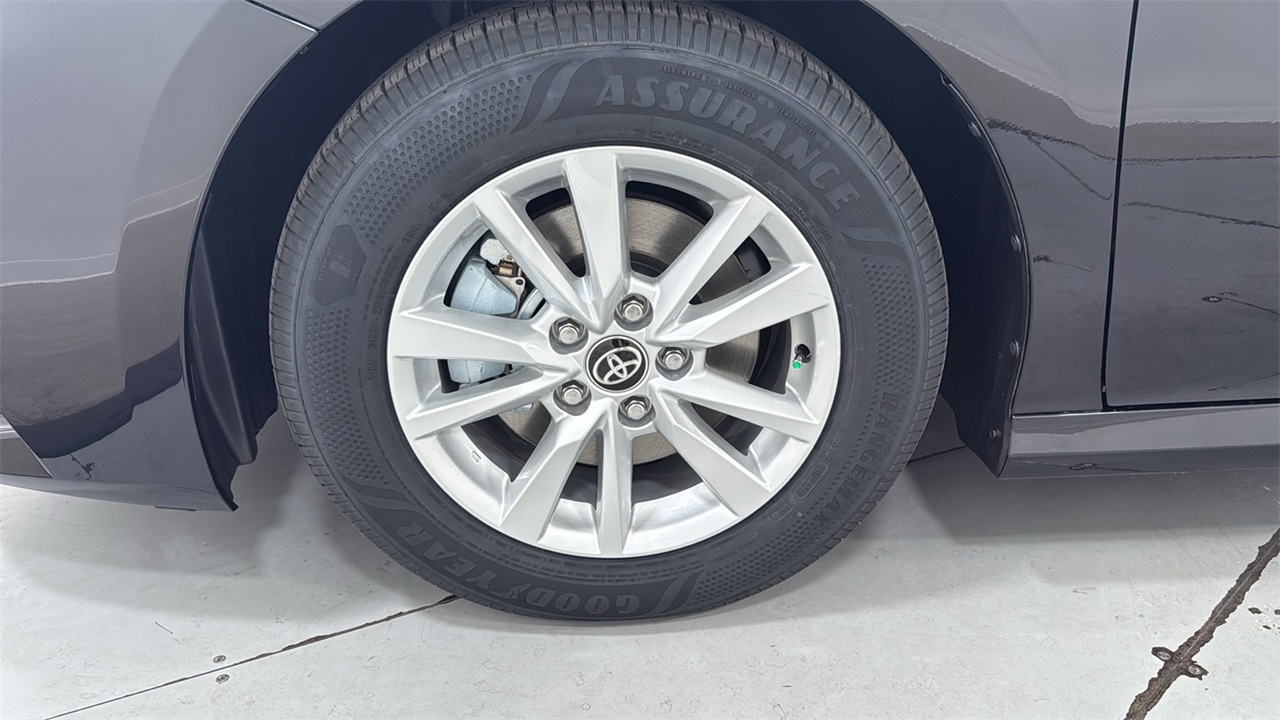 2025 Toyota Camry LE photo 24