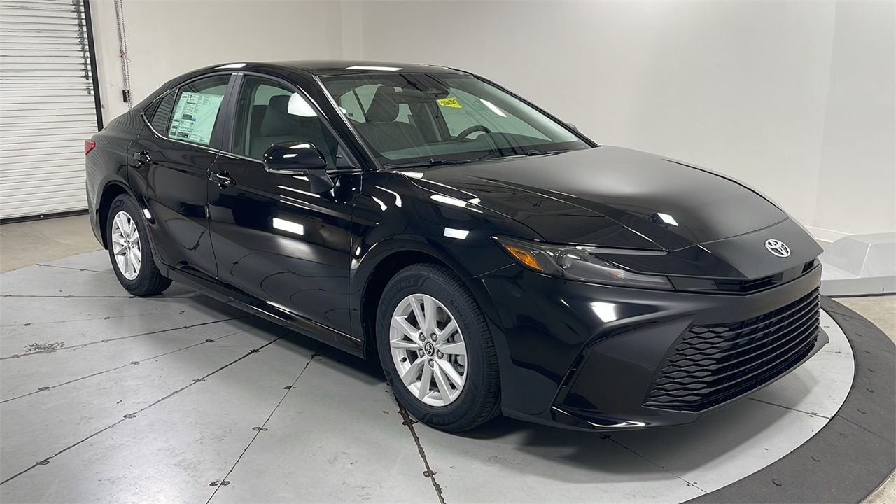 2025 Toyota Camry LE photo 3