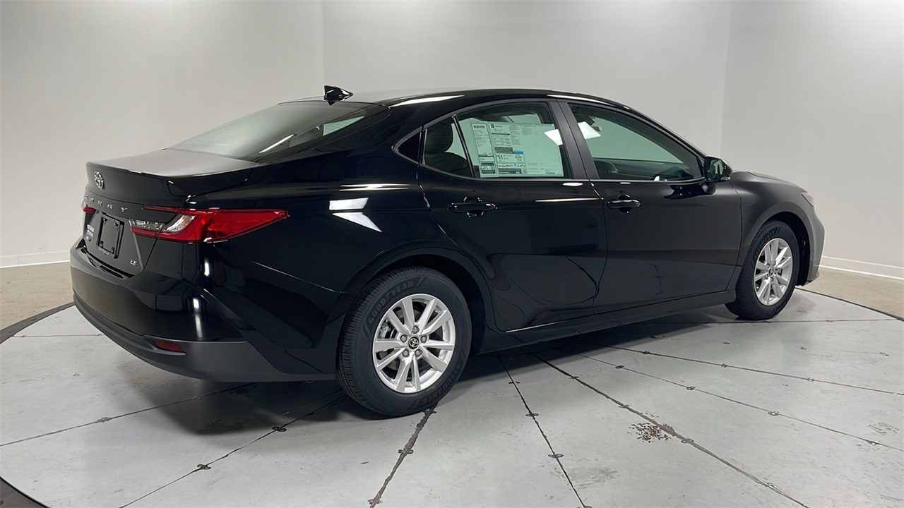 2025 Toyota Camry LE photo 5
