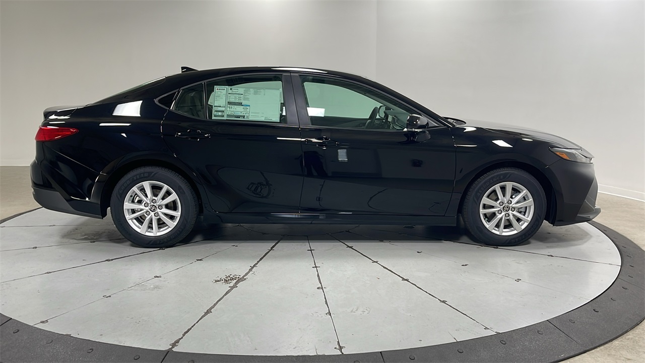 2025 Toyota Camry LE photo 6