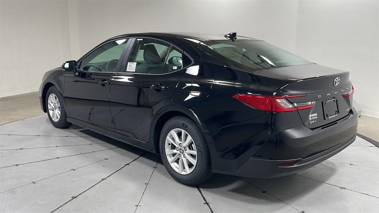2025 Toyota Camry LE photo 7