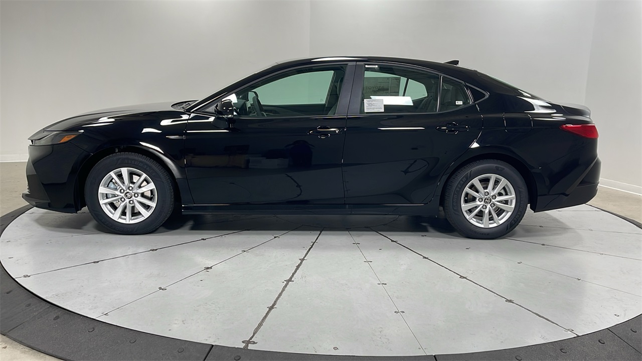2025 Toyota Camry LE photo 8