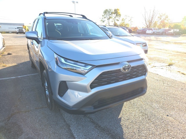 2025 Toyota RAV4 XLE photo 2