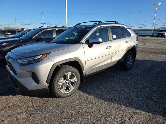 2025 Toyota RAV4 XLE photo 3