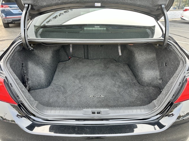 2016 Super Black Clearcoat Nissan Altima 2.5 SV FWD Sedan
