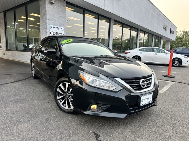 2016 Super Black Clearcoat Nissan Altima 2.5 SV FWD Sedan